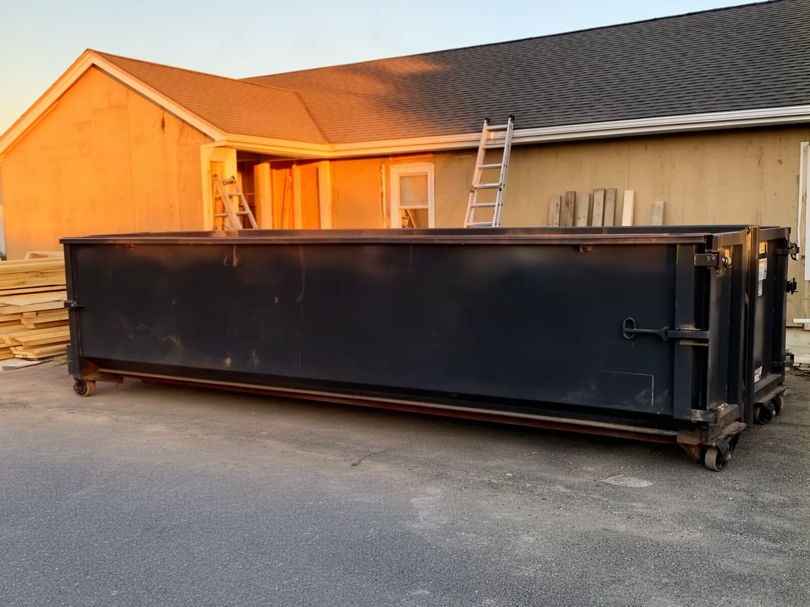 Roll-off dumpster from Kelley Bros Dumpster Rental in Wetumpka, AL